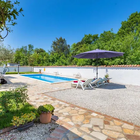 2 Bedroom In Tatil Evi Pula