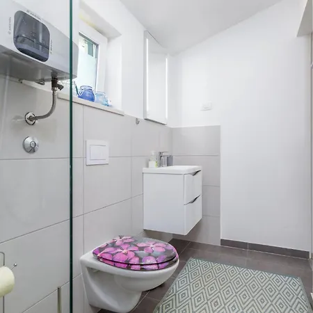 2 Bedroom In Tatil Evi Pula