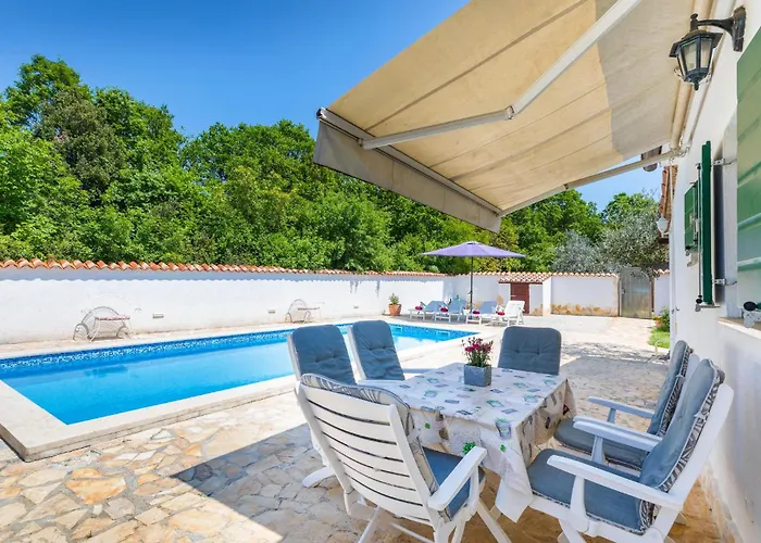 2 Bedroom In Vakantiehuis Pula