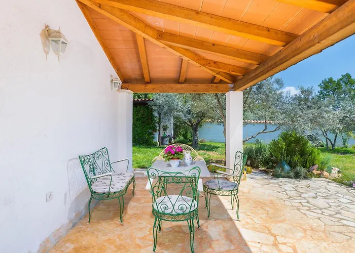 2 Bedroom In Vakantiehuis Pula