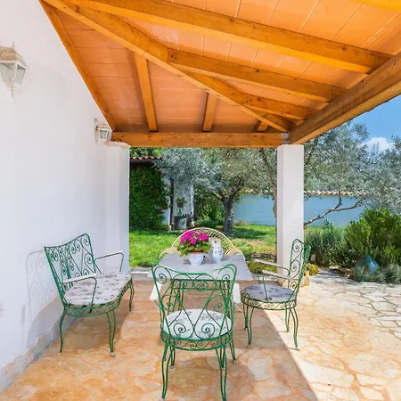 Beautiful In With Outdoor Swimming Pool Holiday home Pula