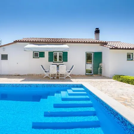 Holiday home Beautiful In With Outdoor Swimming Pool *