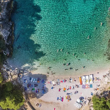 Beautiful In With Outdoor Swimming Pool Pula