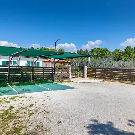 Beautiful In With Outdoor Swimming Pool