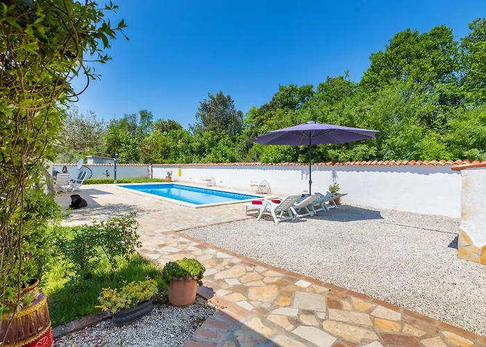 2 Bedroom In Dom wakacyjny Pula