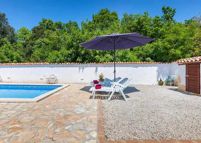 2 Bedroom In Dom wakacyjny Pula