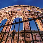 Stunning In Feriehus Pula